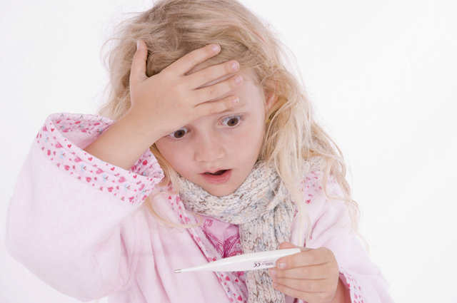 Можно ли не сбивать температуру у ребенка при инфекции