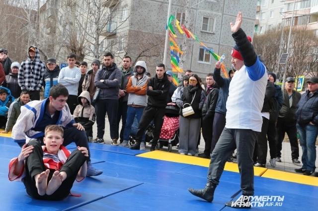 Праздничные гуляния.