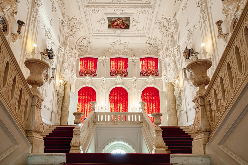 Парадная лестница Екатерининского дворца.