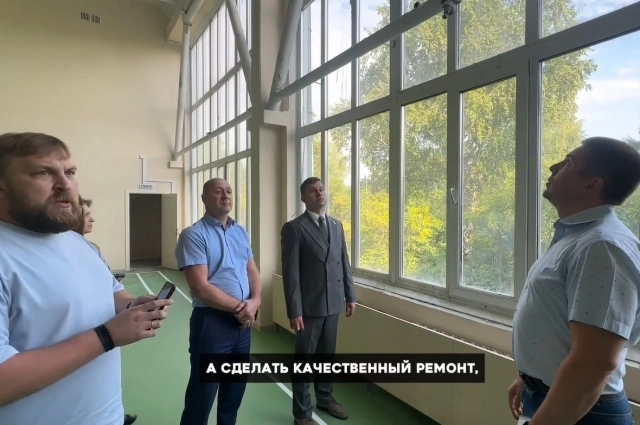 Мэр Томска Дмитрий Махиня приехал с проверкой в ремонтирующиеся школы.