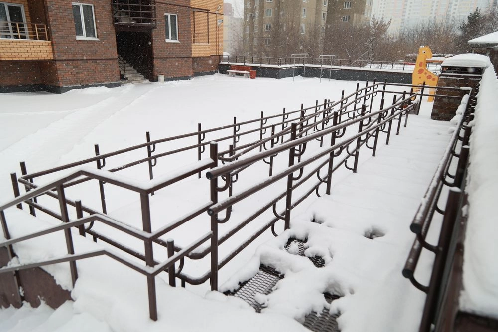 ул. Папанинцев, 143/145.