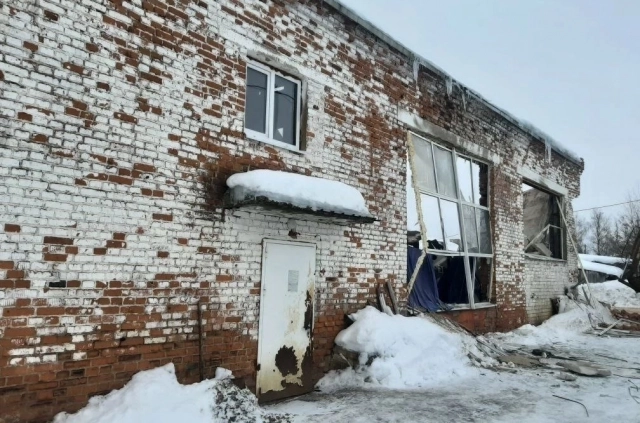 Видно, что здание котельной довольно старое.