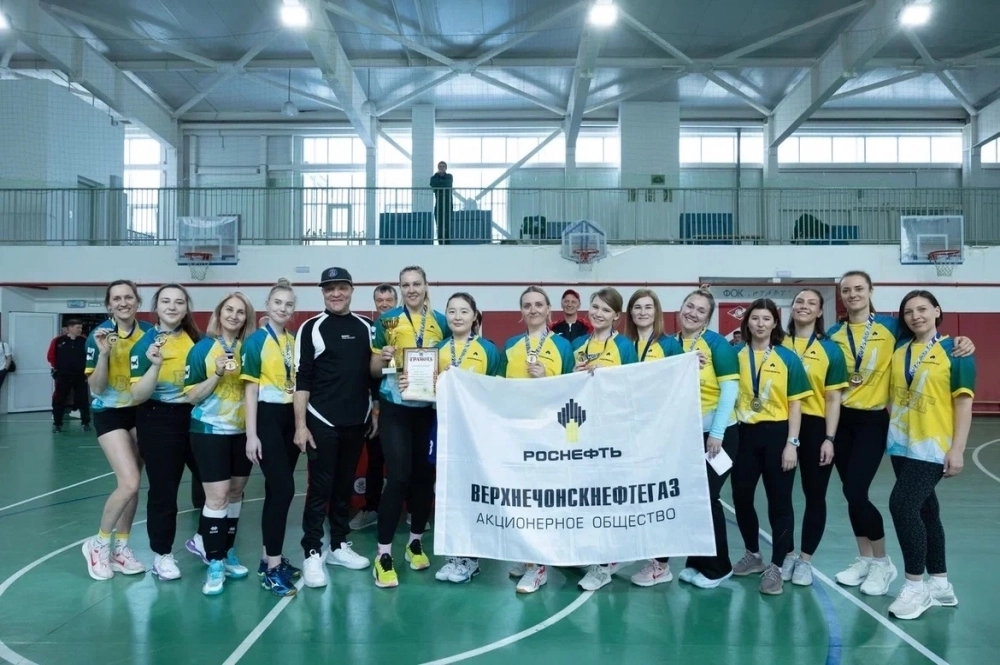 Нефтяники оказались сильнее всех в силовом двоеборье, тимбилдинговой эстафете и перетягивании каната.