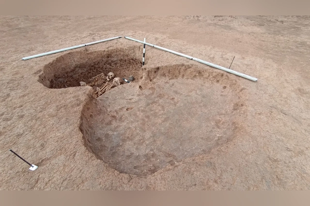 Погребально сооружение катакомбной культуры — похоже на цифру 8.