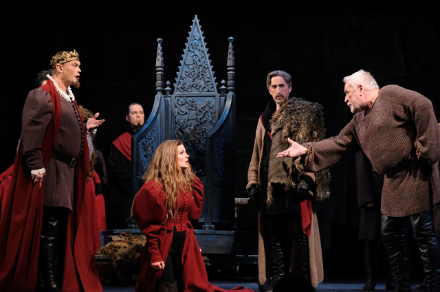 Сцена из спектакля «Король Лир» на исторической сцене Малого театра в Москве.