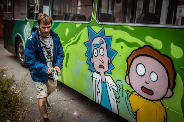 Героев популярного сериала Рика и Морти нарисовали на новокузнецком фестивале уличного искусства.