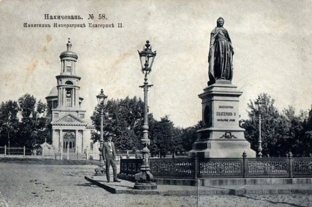 Памятник Екатерине II появился в Ростове еще в XIX веке.