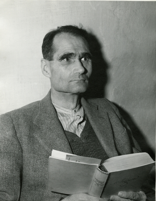 Рудольф Гесс в тюремной камере. 24 ноября 1945 г.