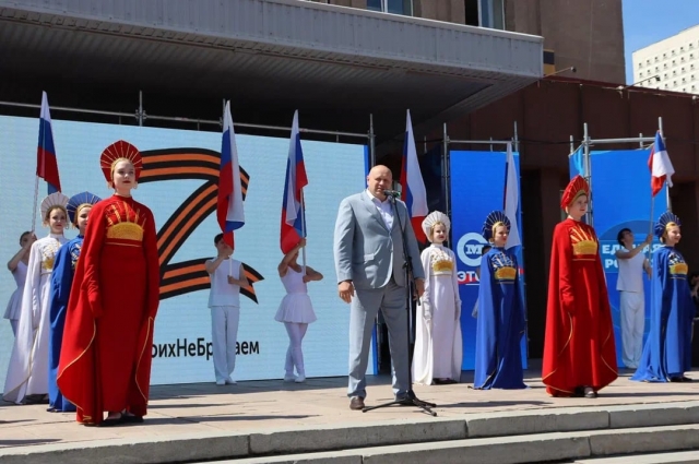 В Омске прошёл митинг в честь отправки гумпомощи.