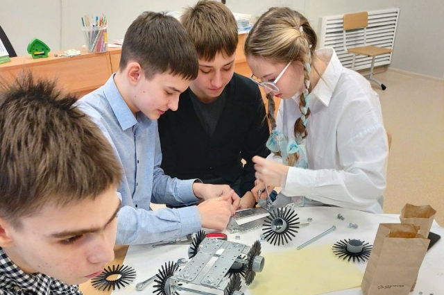 Раиль Галеев работает над методичкой, чтобы развивать детское изобретательство не только в Перми, но и в других населённых пунктах Пермского края.