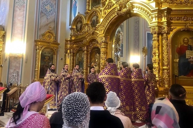 Чистый четверг на Дону, Божественная литургия