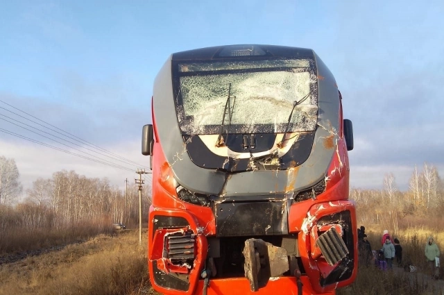 Внушительная вмятина, оставшаяся после удара.