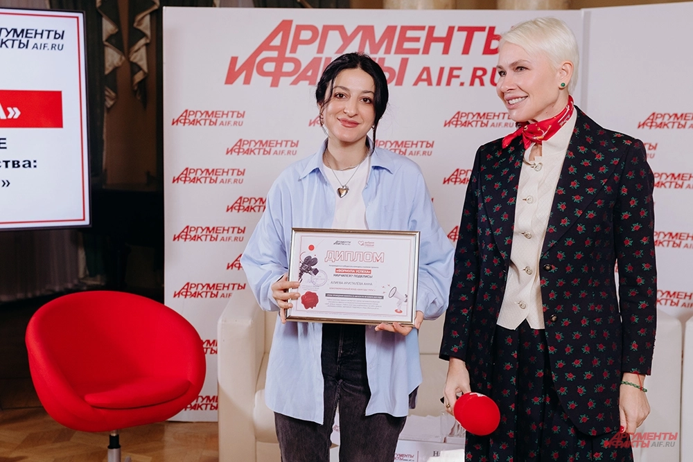 Анна Алиева-Хрусталёва, исполнительный директор московского благотворительного фонда «Банк еды «Русь», победитель третьего курса проекта «Формула успеха» - «Формула успеха. Мастерство коммуникаций» и 1-й заместитель генерального директора ИД «Аргументы и факты» Марина Мишункина.