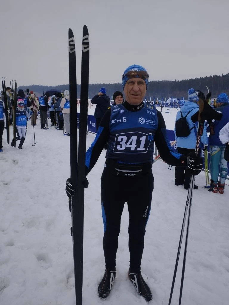 Сургутянин Николай Сыромятников участвует в марафоне возрастной категории — от 70 до 74 лет..