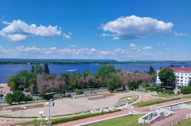 Вид на Волгу с площади Славы.