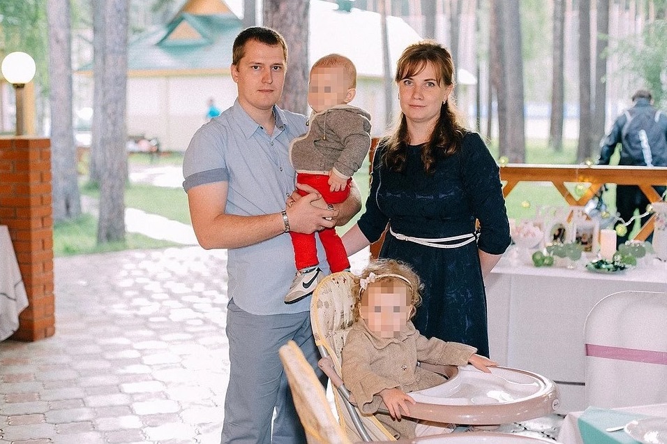Екатерина Глотова с детьми и бывшим мужем Алексеем.