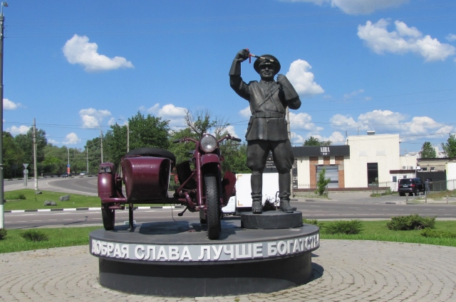 Памятник честному гаишнику в белгороде фото