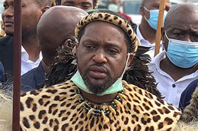 Мисузулу Звелитини был объявлен королём зулусов 7 мая 2021 г., но до марта 2022 г. продолжались судебные споры – законный он король или нет.