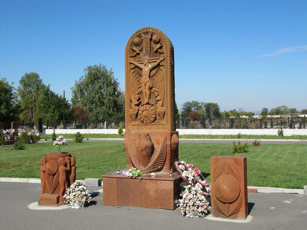 Армянская община Беслана - жертвам теракта.