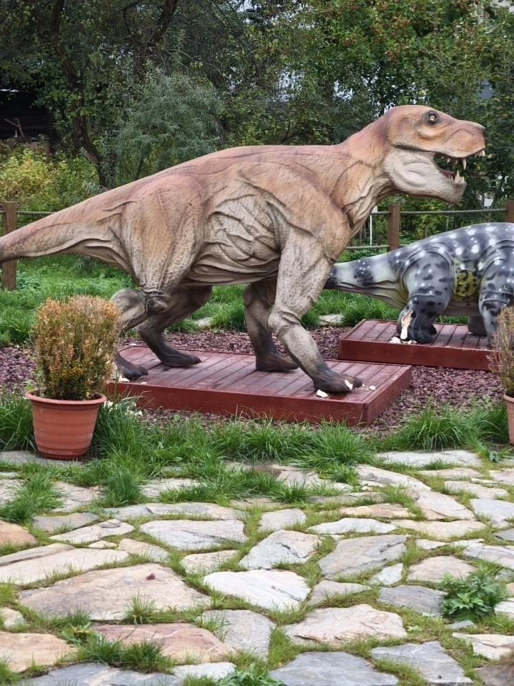 Собаки испортили фигуры звероящеров.