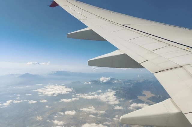 пока случившееся повлияло только на стоимость перелётов из стран, граничащих с государствами, где закрыли небо