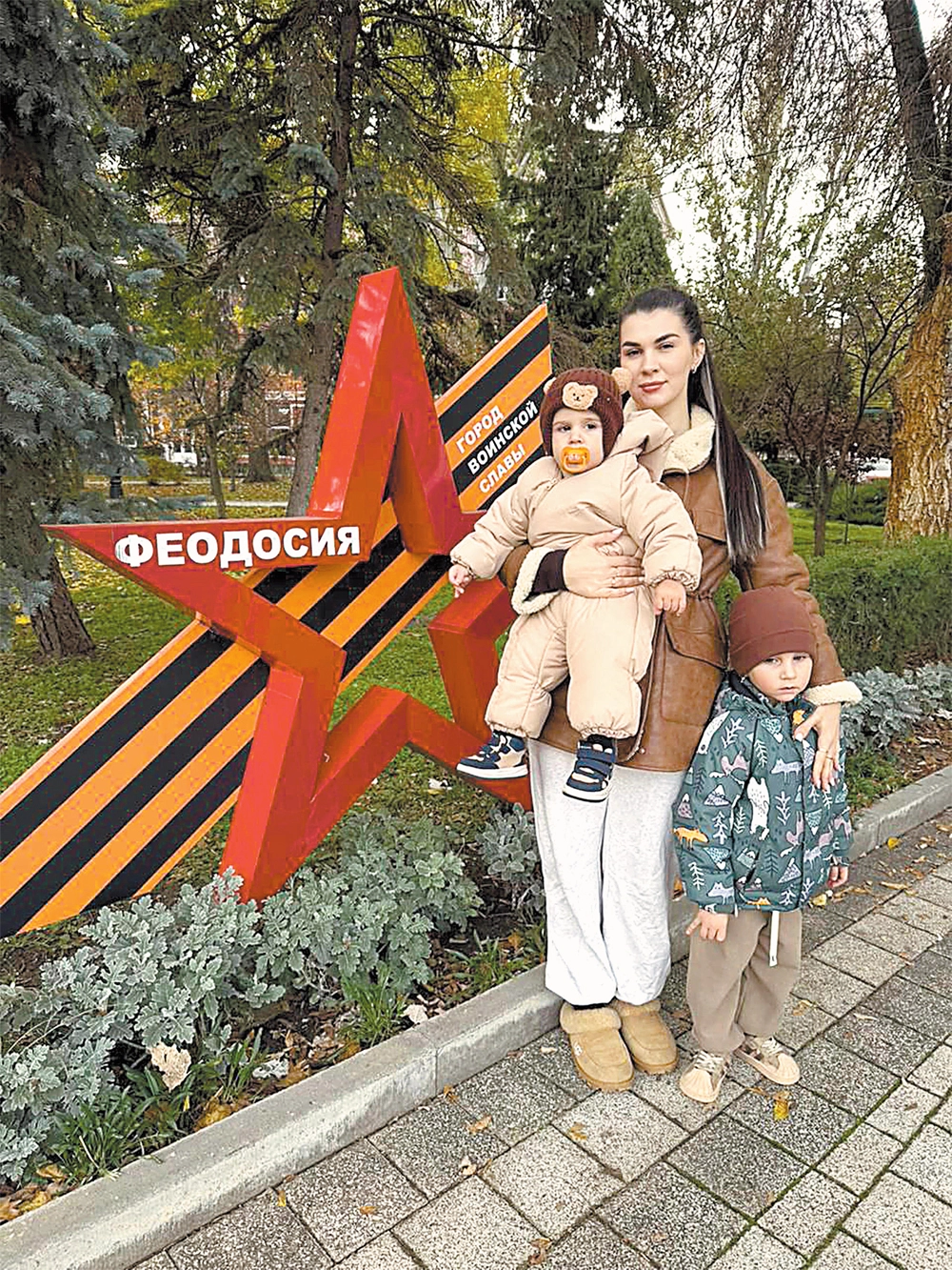 Елена и её сыновья Ислам и Али Темирхановы.