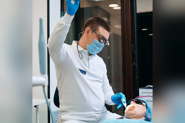 Среди погибших — 44-летний Александр Беззубов, известный тольяттинский стоматолог-хирург, основатель собственной клиники. 