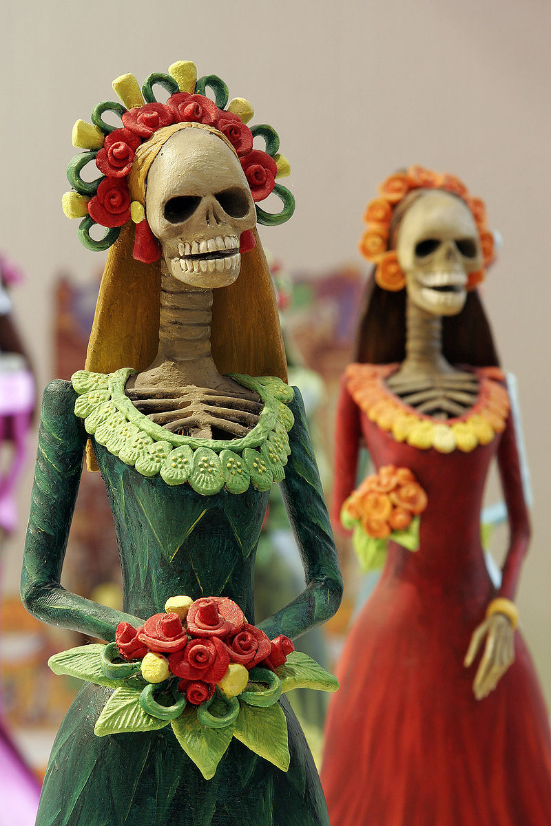 Фигурки Катрины, главного персонажа Дня мёртвых в Мексике, Гватемале, Никарагуа, Гондурасе, Сальвадоре.
