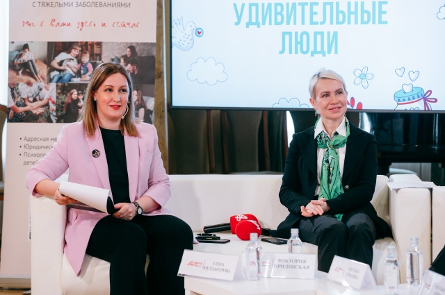 Елена Мулланурова (слева).