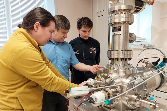 В УрФУ появится вторая установка для изучения молекул в космосе