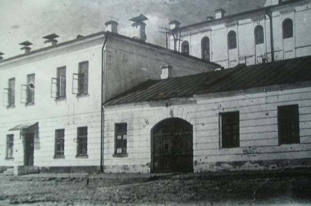 Постепенно заведение меняло свой облик. 