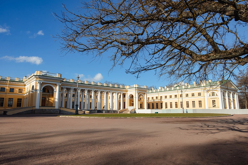Зарядье, Наше наследие, АиФ