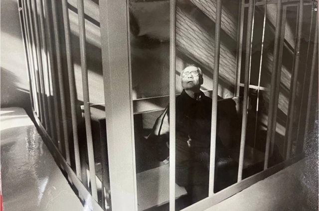 Иногда во время судебных заседаний серийный маньяк пытался изобразить сумасшествие.