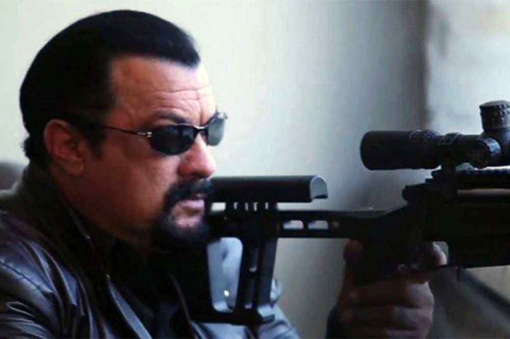 Стивен Сигал в фильме «Совершенное оружие» (2016).