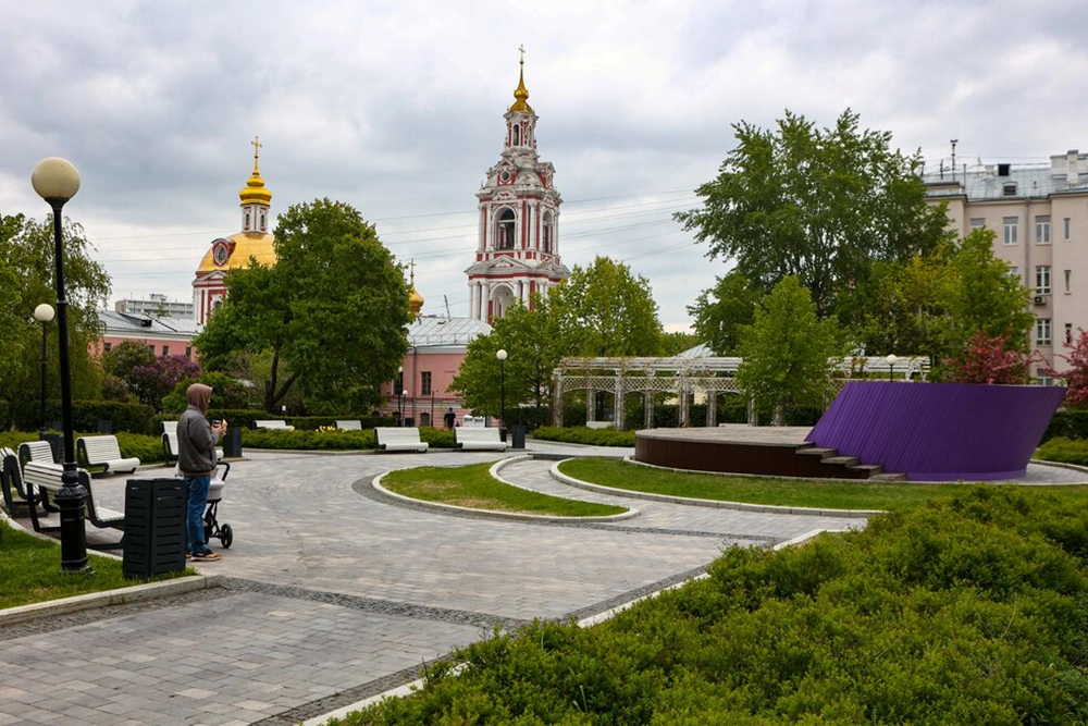 Сад имени Баумана. Храм Никиты Великомученика.