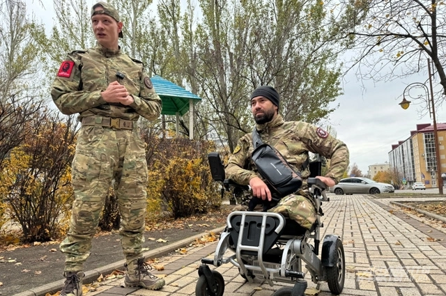 «После ранения жить хочется больше». Боец потерял ноги, но вернулся на СВО