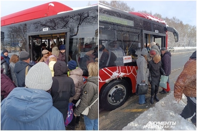 Желающие уехать из Индустриального района в сторону центра города не помещаются в автобус.