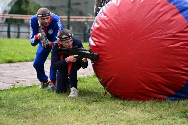 Участники могли поиграть в лазертаг