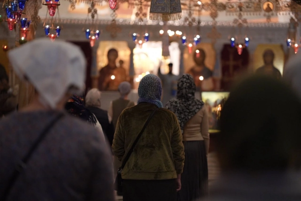 В храме всё нас настраивает на богообщение.