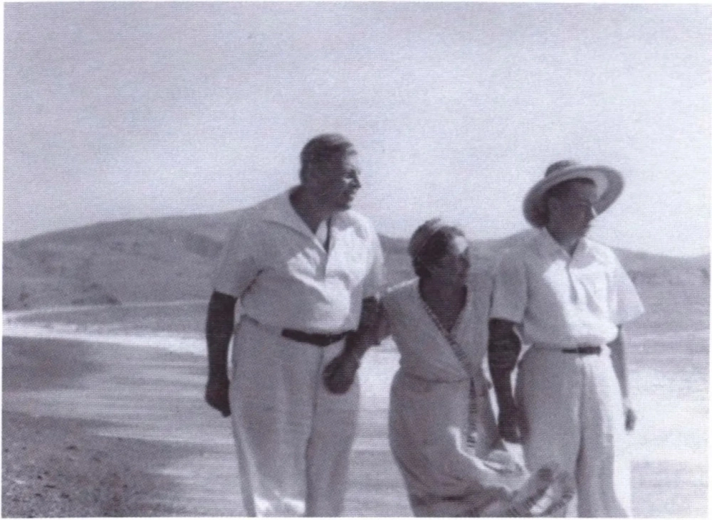 В Коктебеле с сыном Аланом и женой Таисией, 1951 г. 