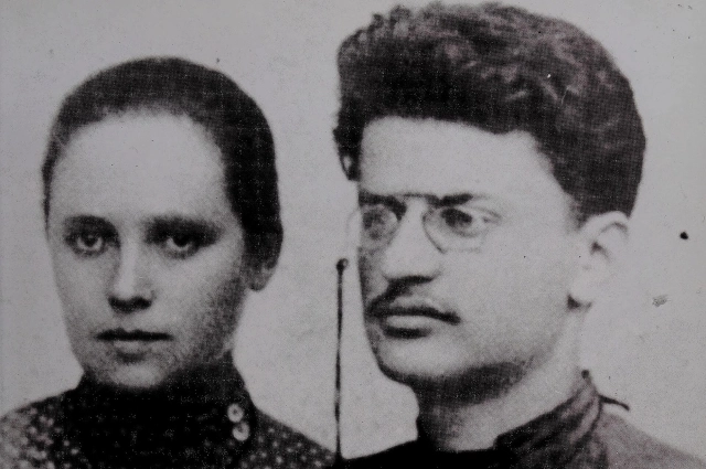 Троцкий с первой женой Александрой Соколовской в 1902 году