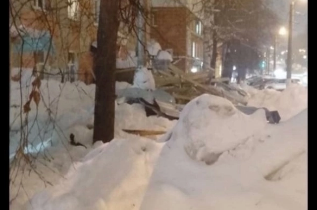 Из-под завала женщину вытажили прохожие