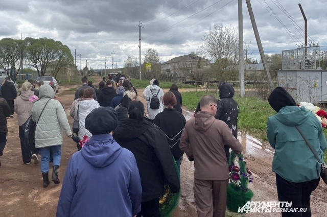 На похоронах собрались жители села и соседних городов