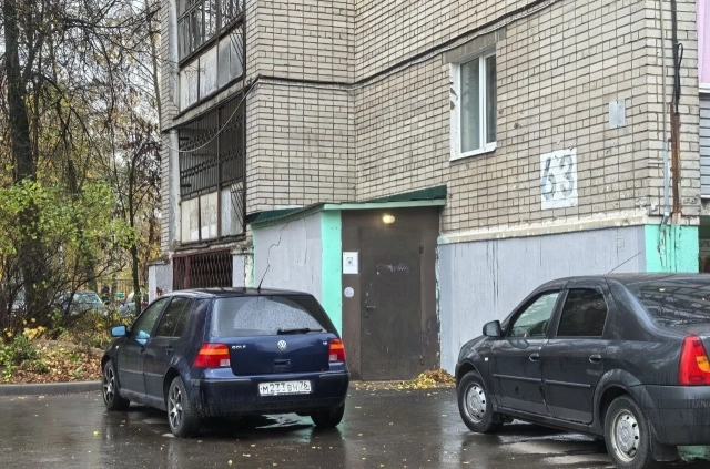 Деревья выросли - и за ними не видно пейзажей с высотками.