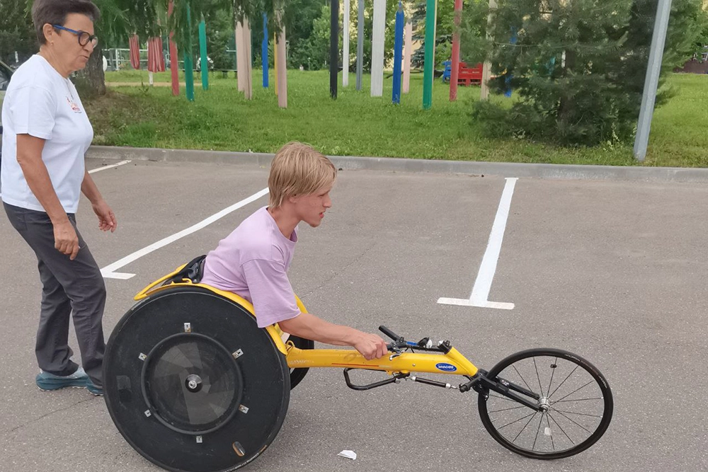 Сын Ольги Комаровой Саша.