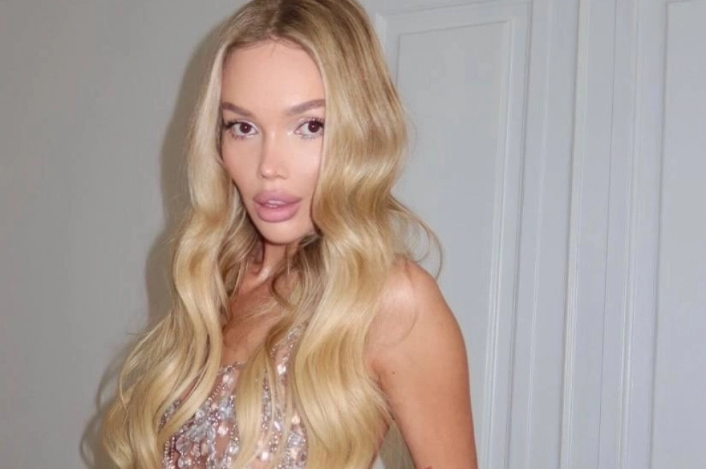 Девушка признаётся: себе макияж она наносит не каждый день.