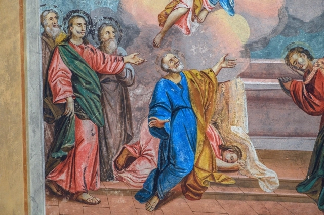 Роспись храма до сих пор сохранила яркие краски.