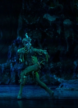 Волшебная сила Шурале заключена в его золотых пальцах. 