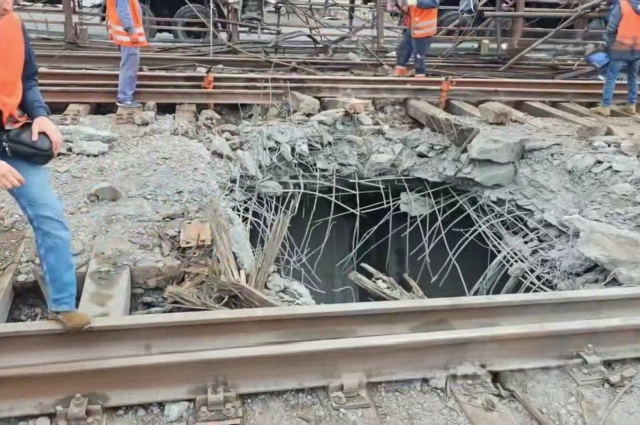 Повреждение Южного моста в Киеве