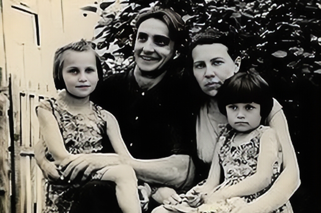 Валентина Никитична и Николай Петрович с дочерьми. Всего у них – три дочери, шесть внуков и уже десять правнуков.